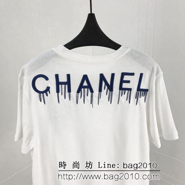 CHANEL香奈兒 19ss早春新款 藍色刺繡logo圖案 訂制棉白色 男款短袖 ydi2396